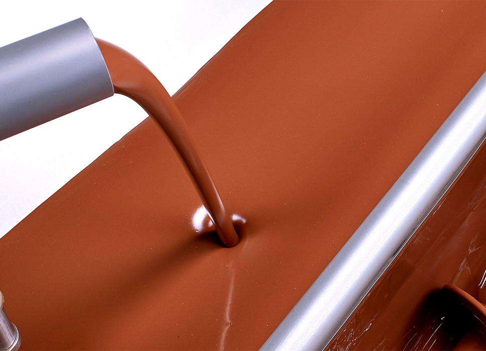 Liquid chocolate used to coat confectionery, pastries and other bakery products.