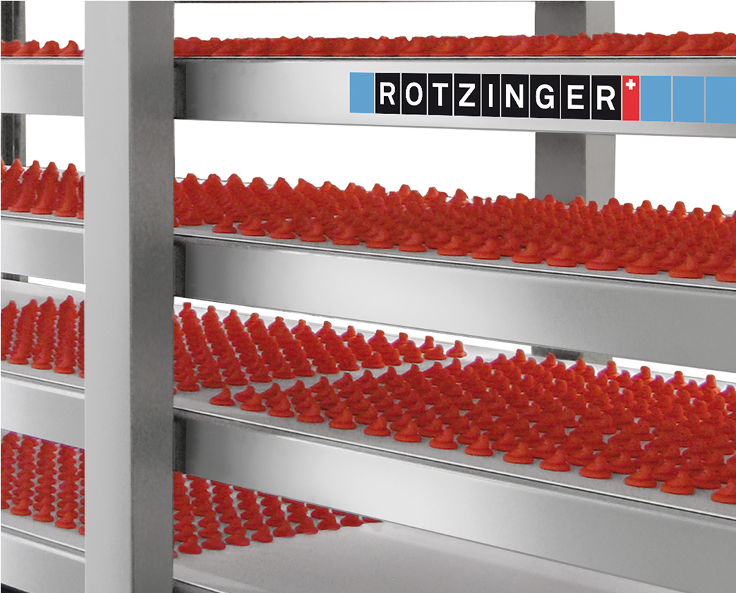 Belt buffer with pastry for product flow regulation.