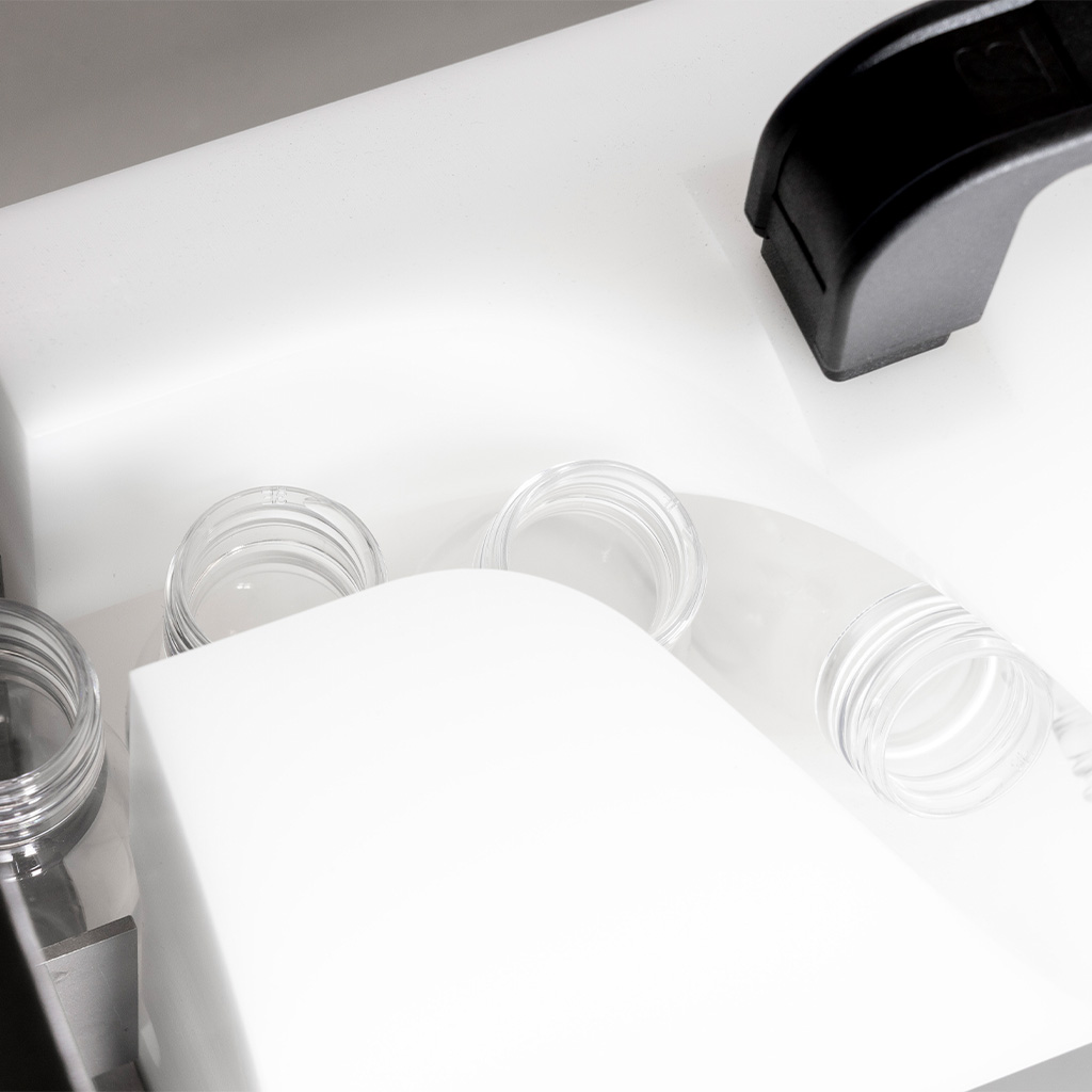 Rotzinger Group - Close up of Packfeeder's bottle cleaning solution - bottle transfer